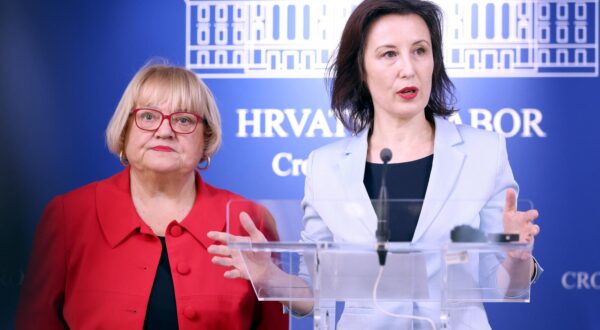 29.10.2025., Zagreb - Na konferenciji za medije Kluba zastupnika HSS-a, GLAS-a i DOSIP-a o temi "Prijedlog izmjena Zakona o medicinski pomognutoj oplodnji" govorile su zastupnice Anka Mrak Taritas i  Dalija Oreskovc. Photo: Patrik Macek/PIXSELL