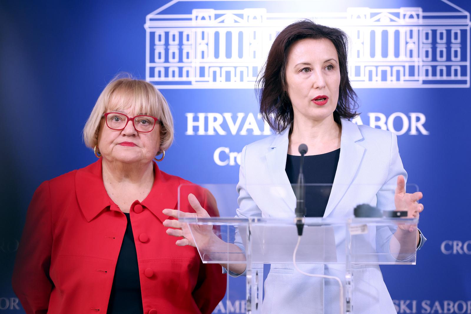 29.10.2025., Zagreb - Na konferenciji za medije Kluba zastupnika HSS-a, GLAS-a i DOSIP-a o temi "Prijedlog izmjena Zakona o medicinski pomognutoj oplodnji" govorile su zastupnice Anka Mrak Taritas i  Dalija Oreskovc. Photo: Patrik Macek/PIXSELL