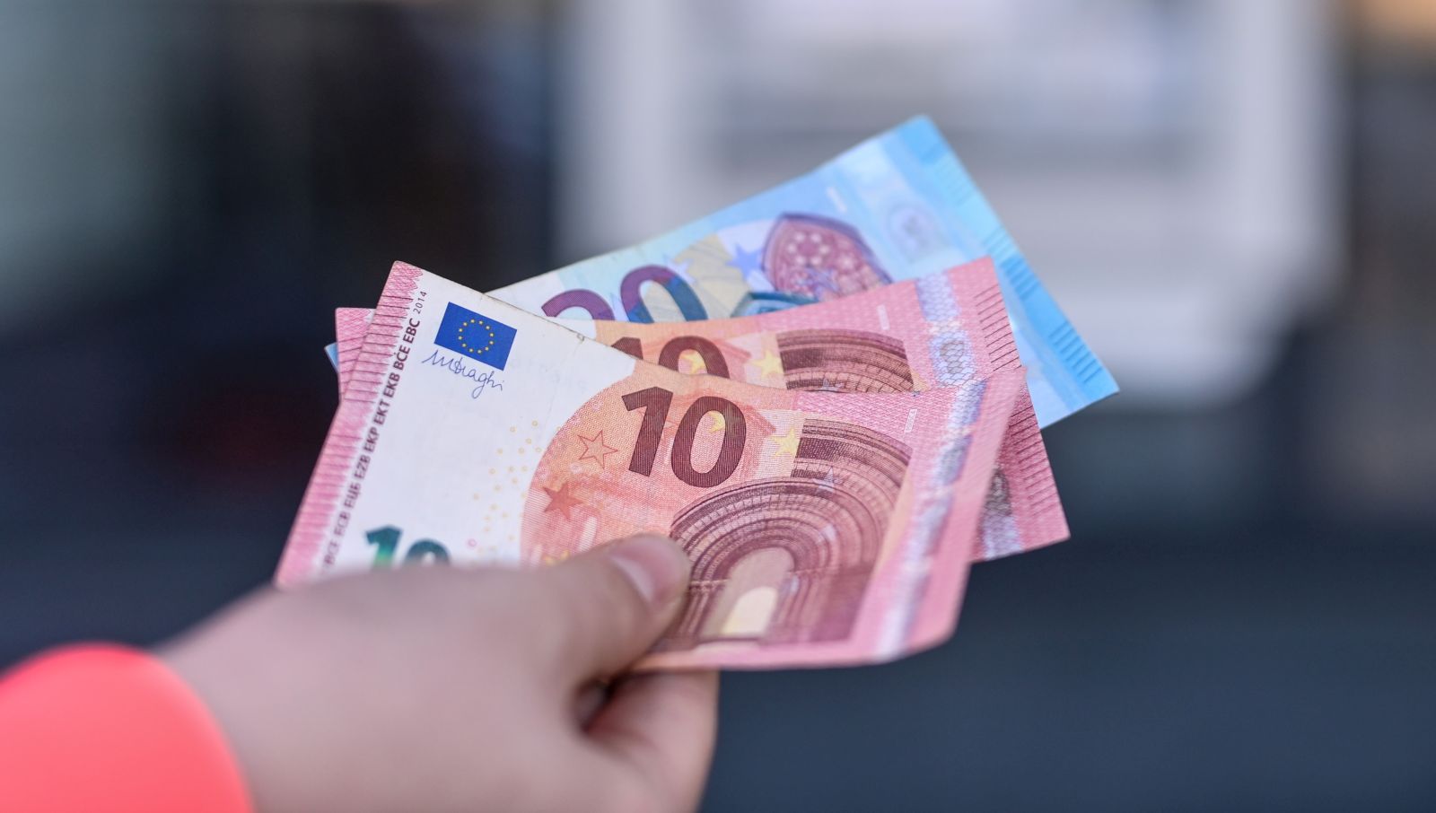 29.12.2022., Zagreb - Podizanje Eura na bankomatima u apoenima od 10 i 20. Photo: Igor Soban/PIXSELL