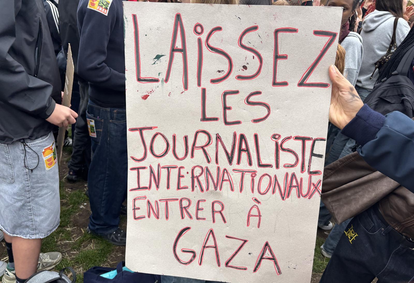 A sign with a slogan in French reading 'let international journalists enter Gaza' pictured during a pro-Palestinian protest action organized by six schools in Brussels, on Friday 10 October 2025. BELGA PHOTO MAX LOHEST Photo: Max Lohest/BELGA