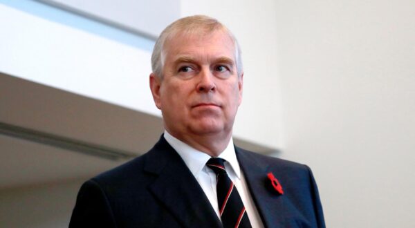 Info - Accord entre le prince Andrew et Virginia Roberts Giuffre qui laccuse dagressions sexuelles - Info - Mis en cause pour ses liens avec J. Epstein, le prince Andrew « met fin à ses engagements publics » - Le prince Andrew, duc d'York durant The Princes' Cup outward bound Monaco organisée par la Société Nautique de Monaco le 8 novembre 2011. 4 équipes d'aviron se sont mésurées sur le plan d'eau du Port Hercule. L'Angleterre, le Pays de Galles, l'Ecosse et Monaco. C'est l'équipe Aberdovey du Pays de Galles qui a terminé à la première place, suivie par Monaco, Loch Eil d'Ecosse et Ullswater d'Angleterre. L'année prochaine cette rencontre aura lieu au Royaume Uni pour revenir dans deux ans en Principauté. © Claudia Albuquerque / Bestimage Prince Albert II of Monaco and prince Andrew attend The Princes' Cup outward bound Monaco in Monaco on november 8th 2017