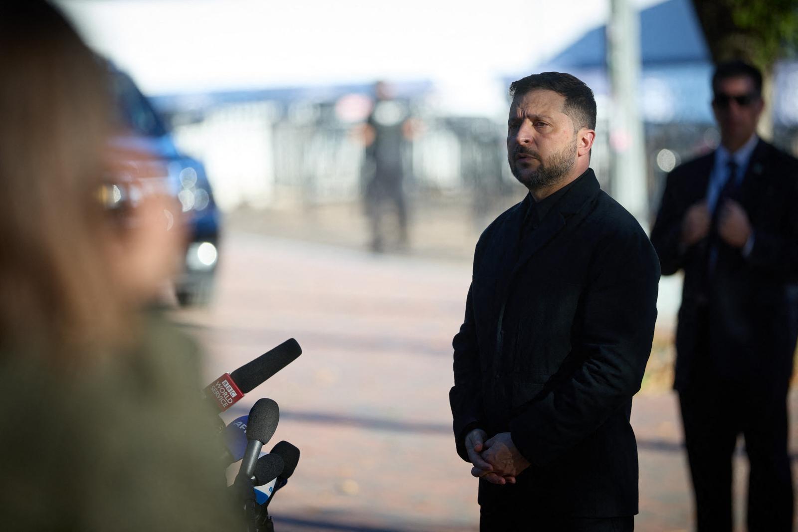 Le président Donald Trump reçoit le président ukrainien Volodymyr Zelensky à la Maison Blanche à Washington, DC, Etats-Unis, le 17 octobre 2025. © Ukraine Presidency via Bestimage President Donald Trump welcomes Ukrainian President Volodymyr Zelensky to the White House in Washington, DC, USA, on October 17, 2025. Photo: Ukraine Presidency via Bestimage/BESTIMAGE
