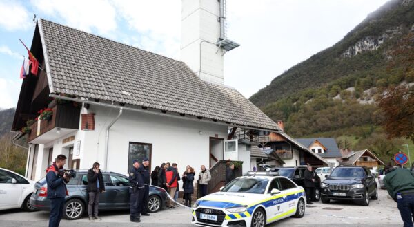 Slovenija, Stara Fužina, 06.10.2025, 06.oktober 2025 
Boštjan Poklukar je sprejel hrvaškega kolega Davora Božinoviča v Stari Fužini kjer spremljata reševalno akcijo, politika, Boštjan Poklukar, Davor Božinović,
Foto: Borut Živulović/F.A.Bobo Photo: BORUT ŽIVULOVIĆ/F.A. BOBO