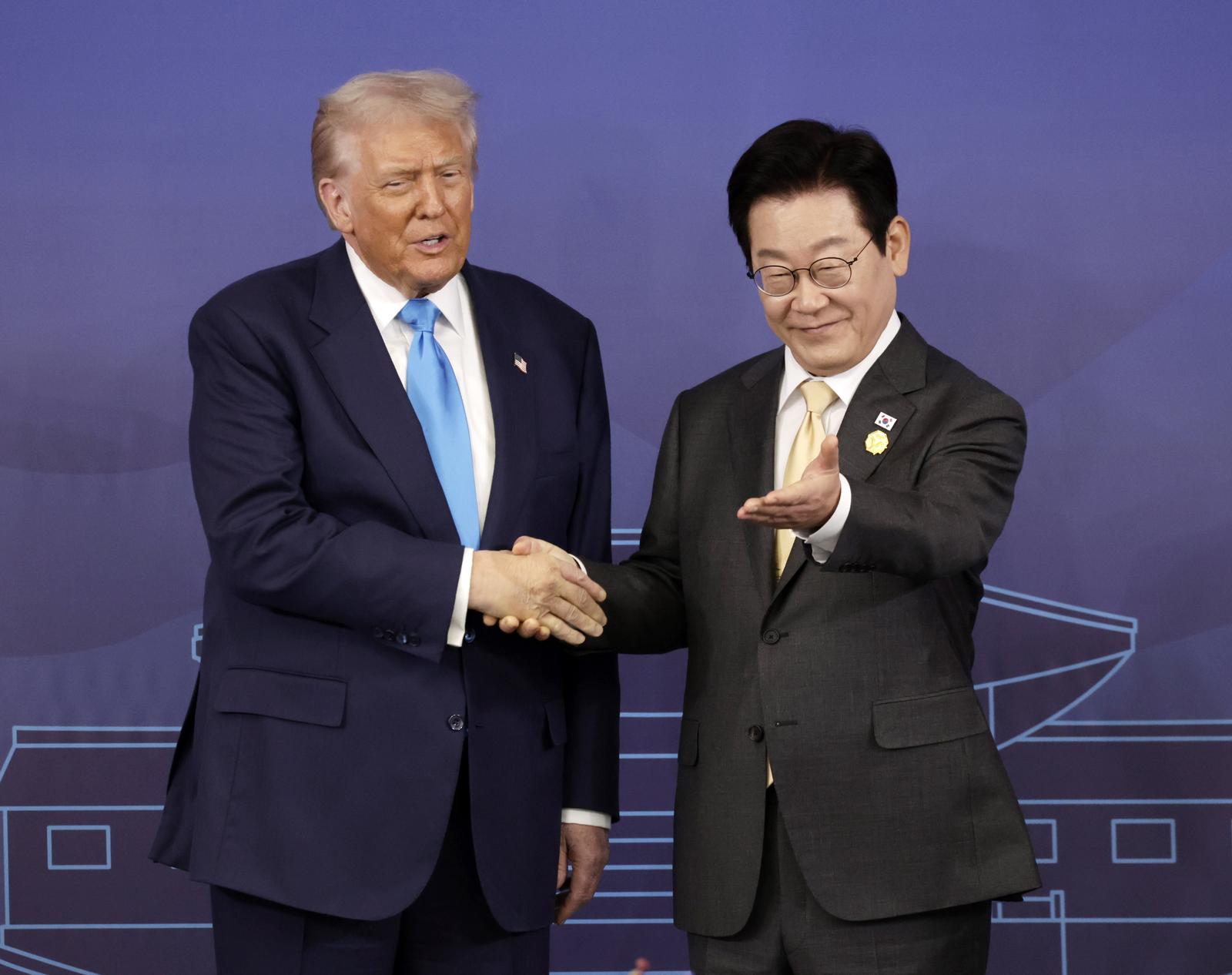 S. Korea-U.S. summit talks South Korean President Lee Jae Myung (R) gestures to U.S. President Donald Trump to take a seat ahead of their talks at the Gyeongju National Museum in Gyeongju, North Gyeongsang Province, southeastern South Korea, on Oct. 29, 2025. (Pool photo) (Yonhap)/2025-10-29 15:25:12/   Photo via Newscom Photo: Yonhap News/NEWSCOM