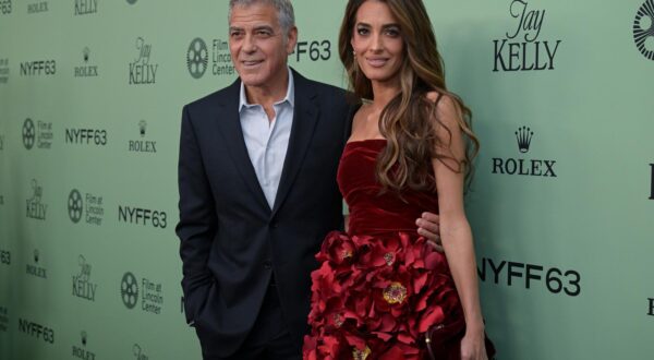 Photo by: NDZ/starmaxinc.com
STAR MAX
©2025
ALL RIGHTS RESERVED
9/29/25
George Clooney and Amal Clooney at the premiere of ‘Jay Kelly’ at the New York Film Festival on September 29, 2025 in New York City. Photo via Newscom Photo: NDZ/starmaxinc.com/NEWSCOM