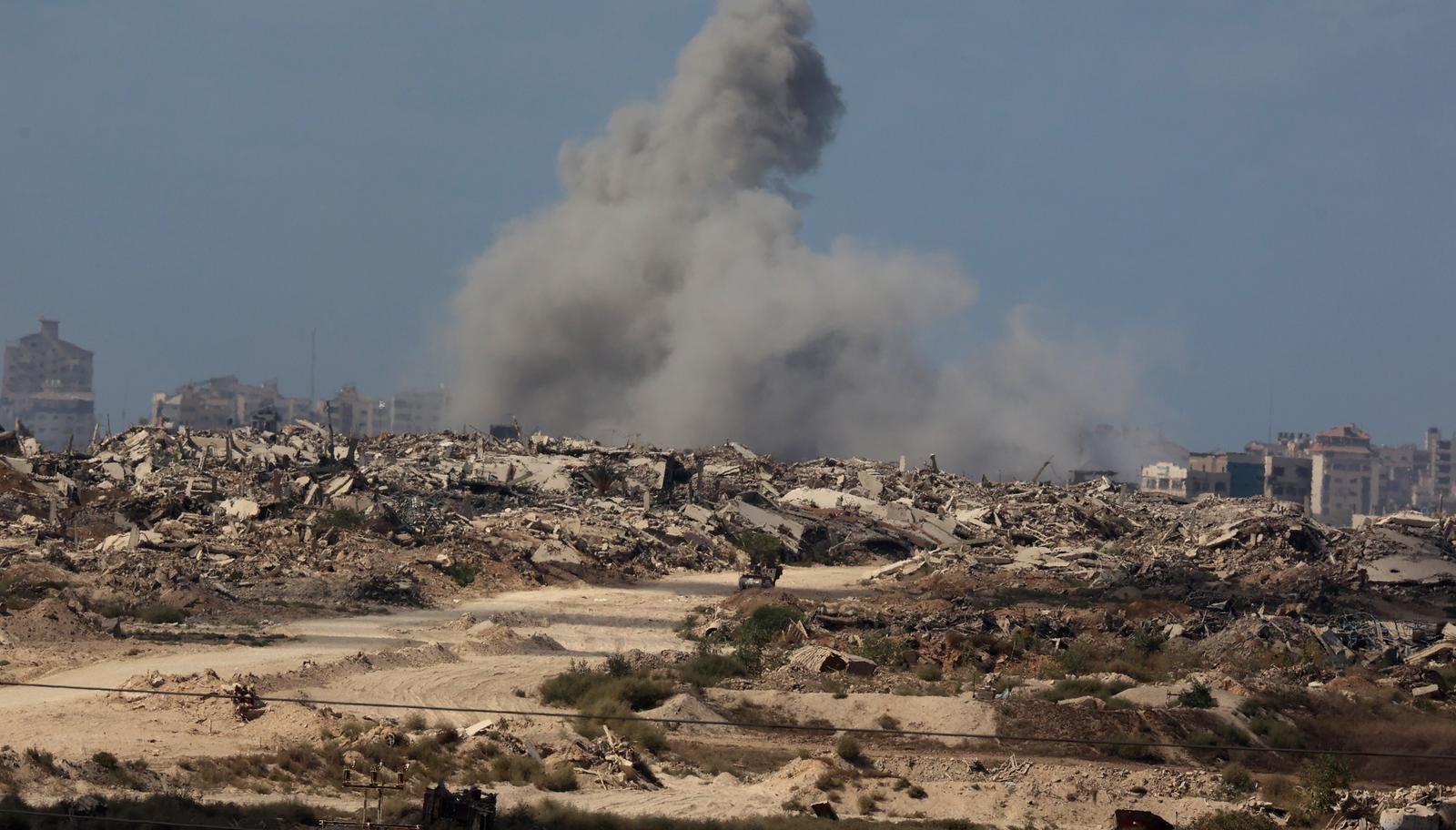(251001) -- JERUSALEM, Oct. 1, 2025 (Xinhua) -- This photo taken on Sept. 30, 2025 shows smoke rising following an attack in Gaza City as seen from Israel. (Photo by Gil Cohen Magen/Xinhua) Photo: GIL COHEN MAGEN/XINHUA
