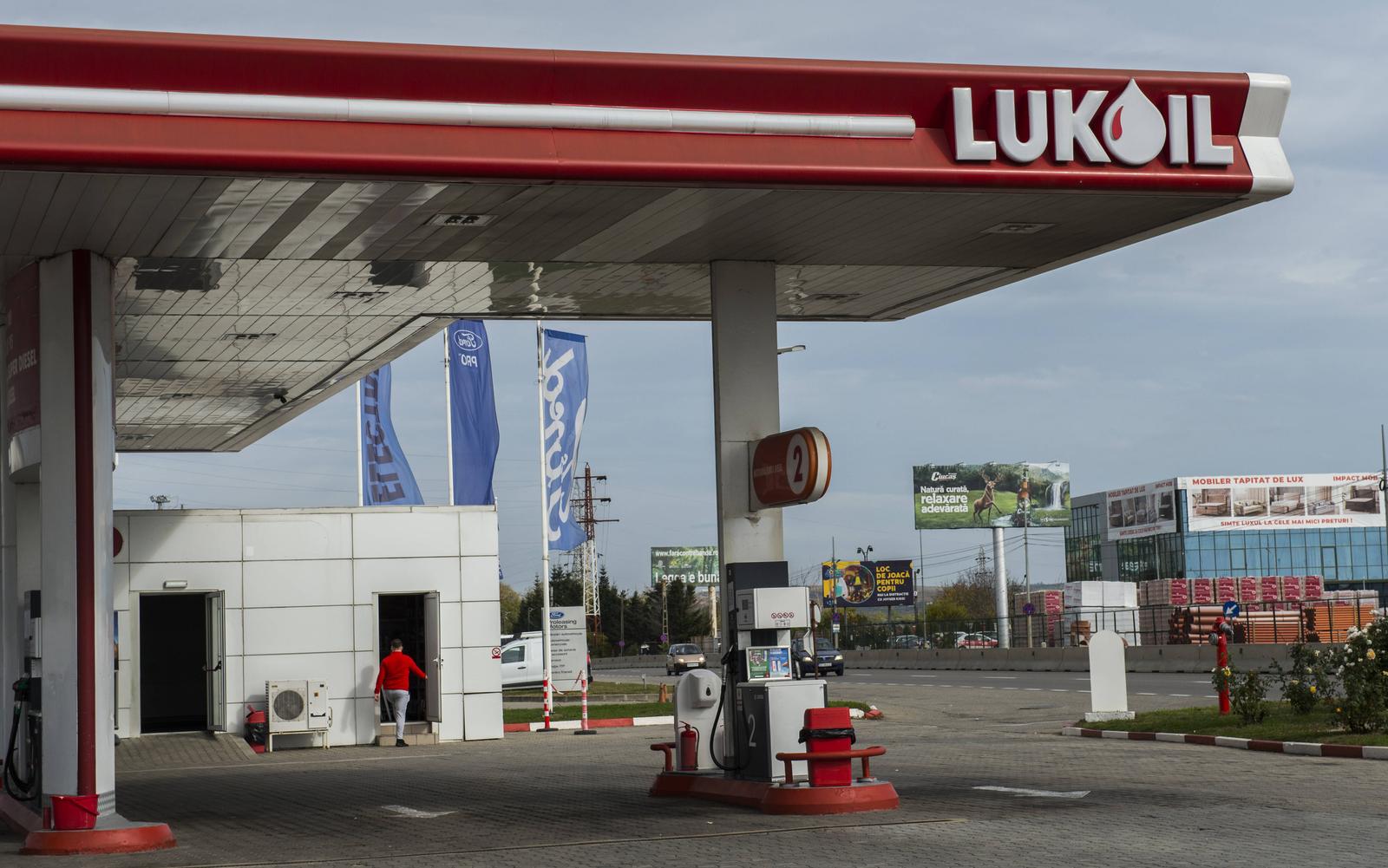 Have Donald Trump's and EU sanctions affected Russian oil companies in Romania?The fact is, they are indeed present in this EU and NATO member country. It remains to be seen what the origin of the fuel distributed by these gas stations is, and of the crude oil distilled by the Petrotel-Lukoil refinery in the city of Ploiesti. The Romanian government claims it has not been able to determine its source. Until now, it reached Petrotel-Lukoil from the Russian port of Novorossiysk on the Black Sea, then traveled via a pipeline from the Romanian port of Constanta to the Ploiesti refinery. Acquired by Russia in 1998, Petrotel-Lukoil is one of the largest refining plants in Est-Europe.//TIRATJEANCHRISTIAN_1.1099/Credit:Jean-Christian Tirat/SIPA/2510261758 Photo: Jean-Christian Tirat/SIPA/SIPA PRESS